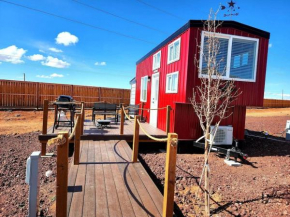 Romantic Tiny home with private deck